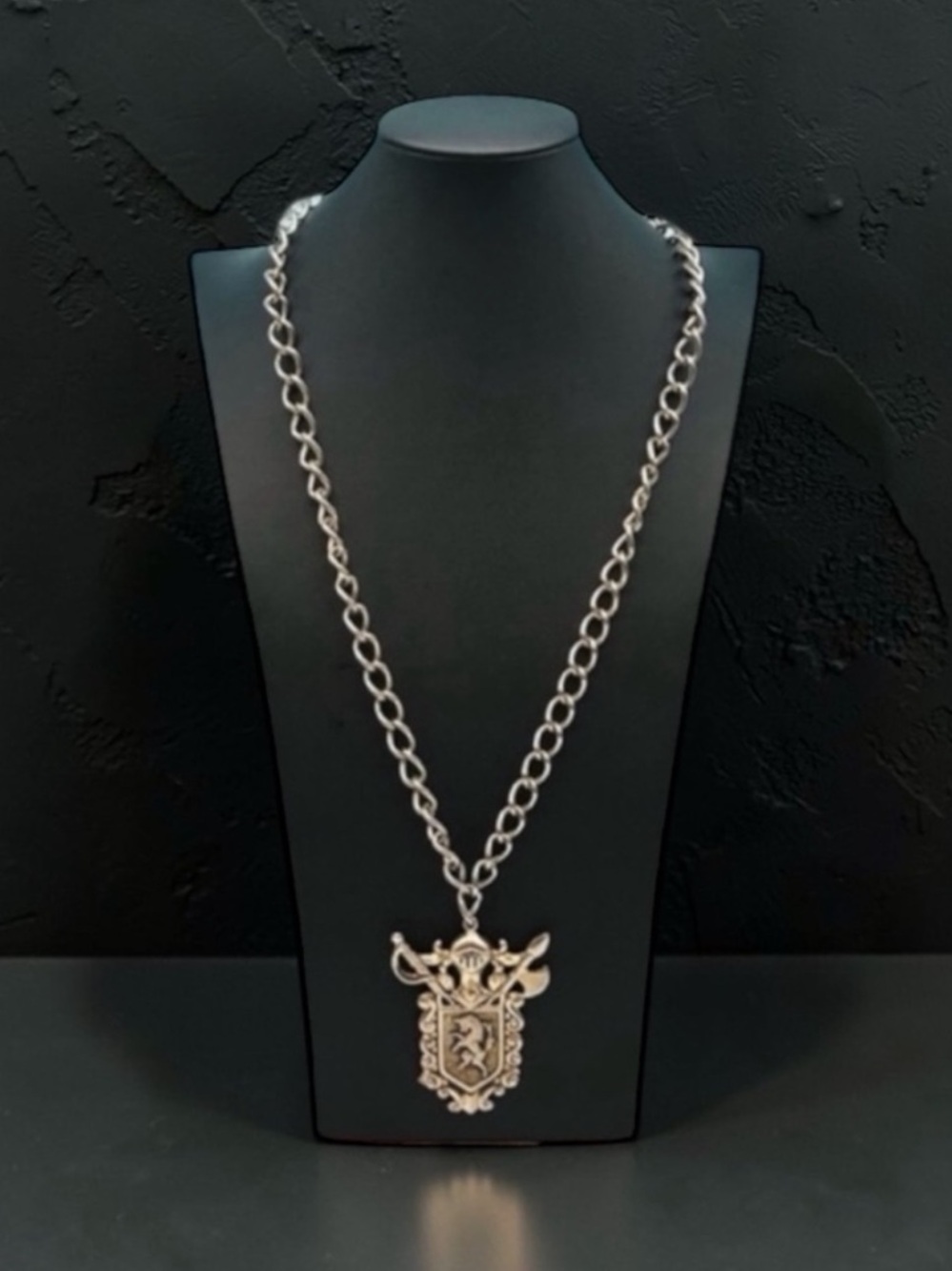 Vintage Men’s SWANK Heraldic Unicorn Gold Tone Pendant Necklace 30”